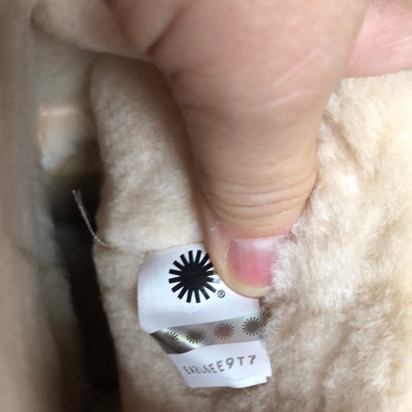 UGG Classic Short II Size5/6 Sherpa Boots - Picture 3 of 6